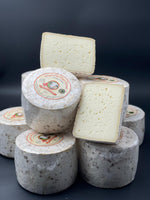 Tomette du haut plateau brebis empilée, croûte naturelle, goût onctueux, 900g, fromage de lait de brebis thermisé, France.